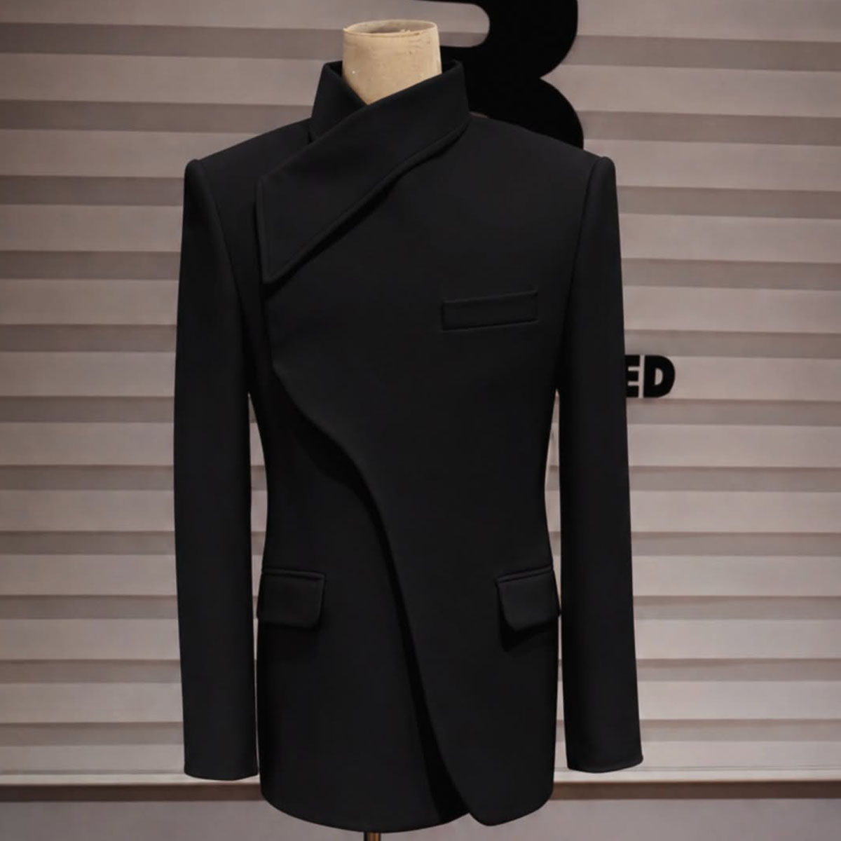 Abiti da Uomo di Lusso Persona - Men Grooming Outfit recensione e prezzo